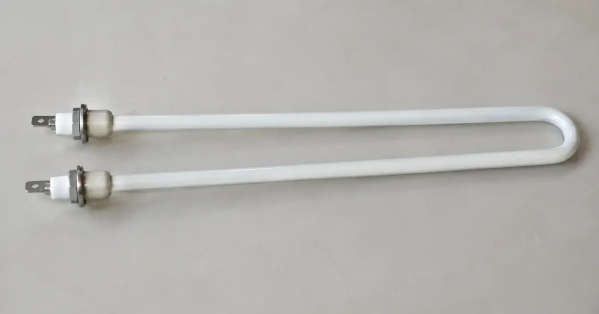 Element chauffant tubulaire metallique avec connecteurs position horizontale blanc